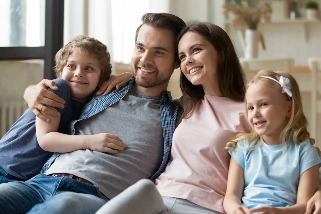 Haus-Familie-Wohnen-Serie-3-1 Familie