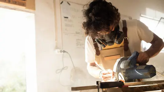 handwerk-menschen-haus-werkstatt-hobby-holz-03